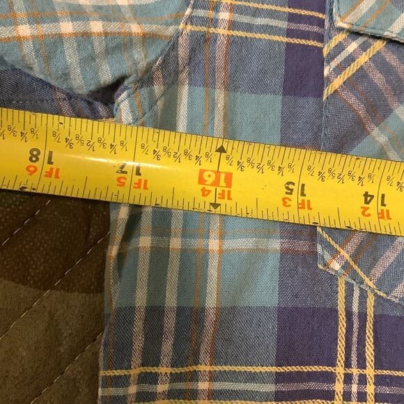 LEVIS, vintage, plaid button down long sleeve, ladies/girls medium, great cond. - Picture 9 of 11